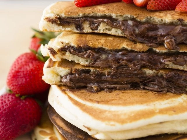 Pancakes με Nutella: Μην κοιτά τις θερμίδες απλά απόλαυσε! (Βίντεο)